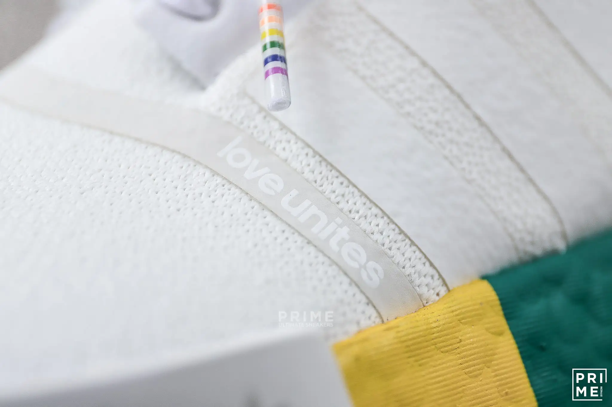 Adidas NMD R1  PRIDE Cloud White Limited  Love unite(FY9024)