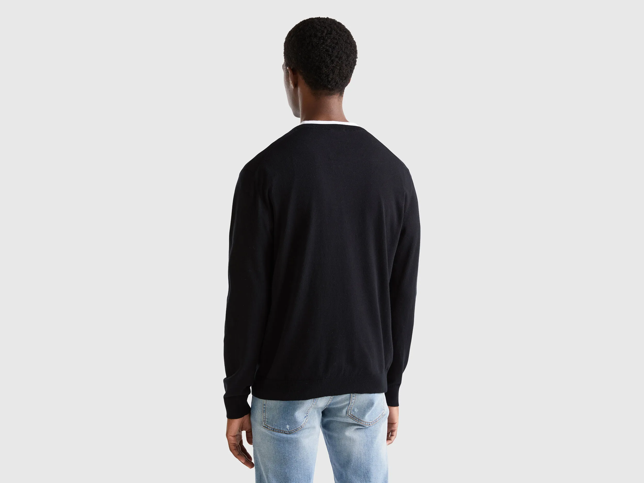 Crew neck sweater in lightweight cotton blend - Black | Benetton