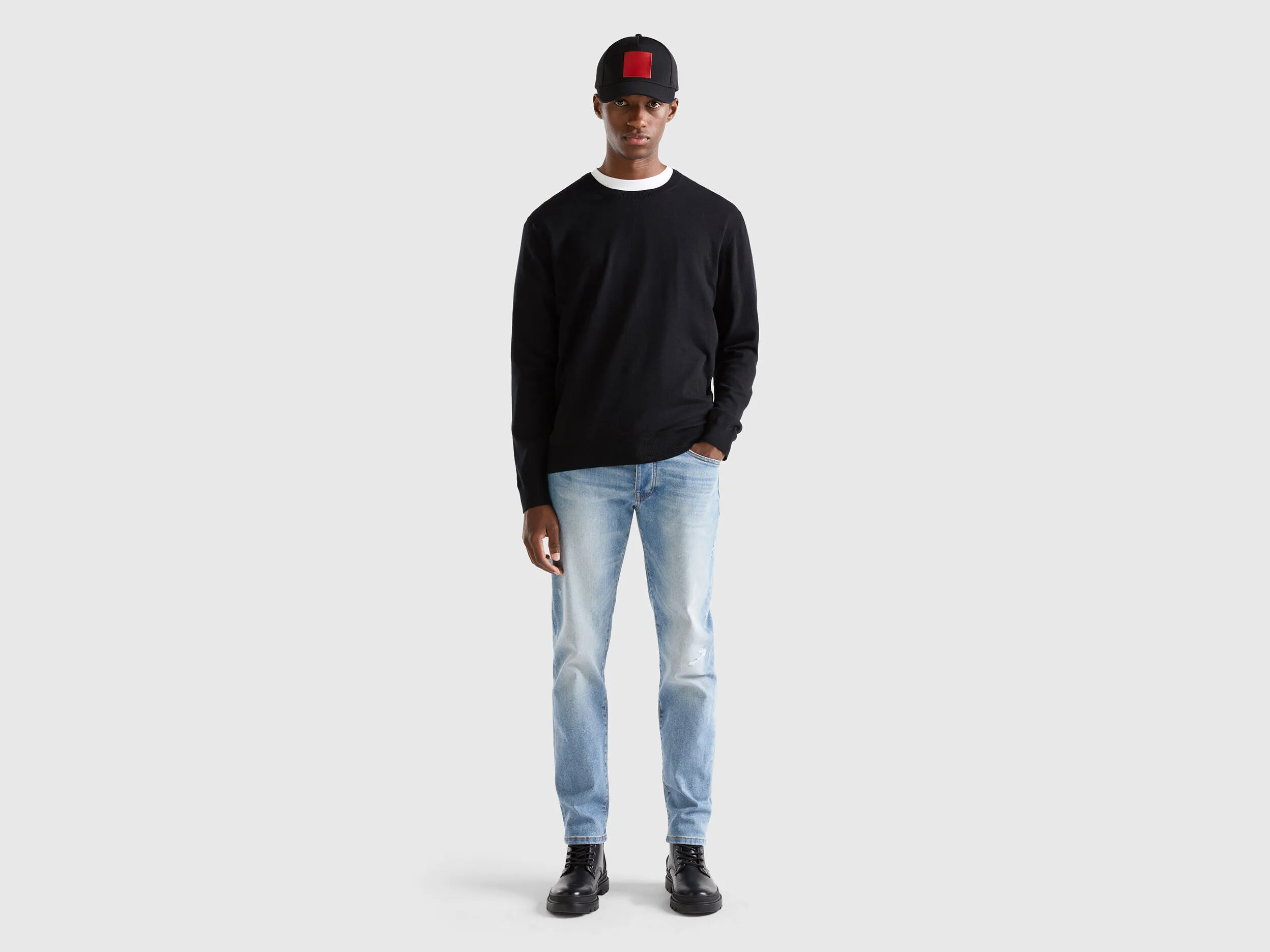 Crew neck sweater in lightweight cotton blend - Black | Benetton