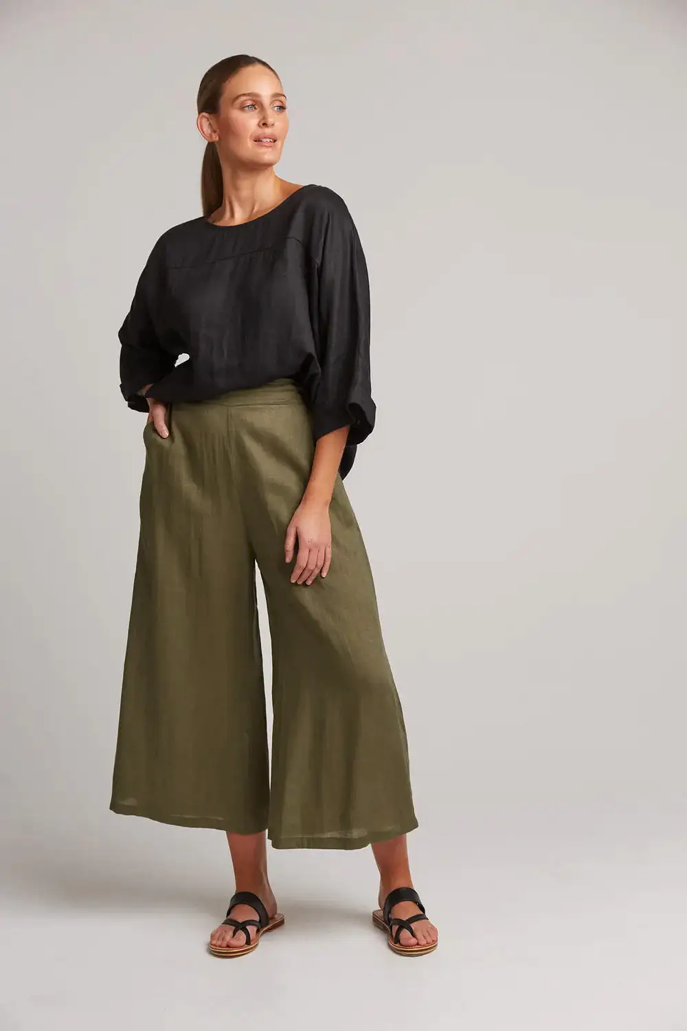 Studio Crop Pant - Khaki