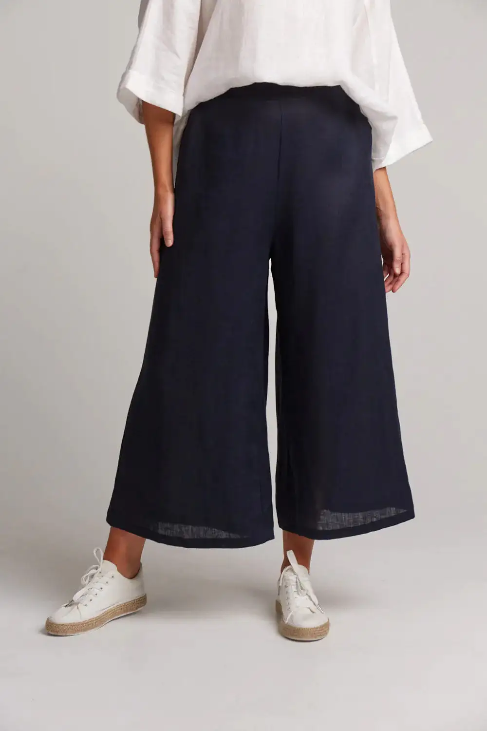 Studio Crop Pant - Navy