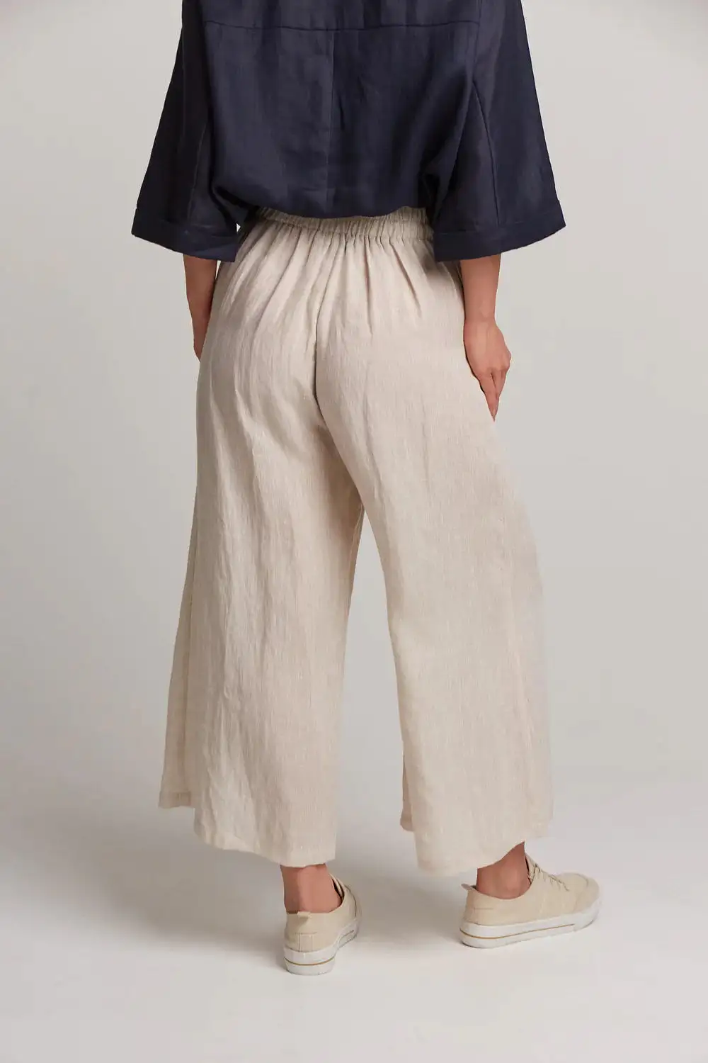 Studio Crop Pant - Tusk