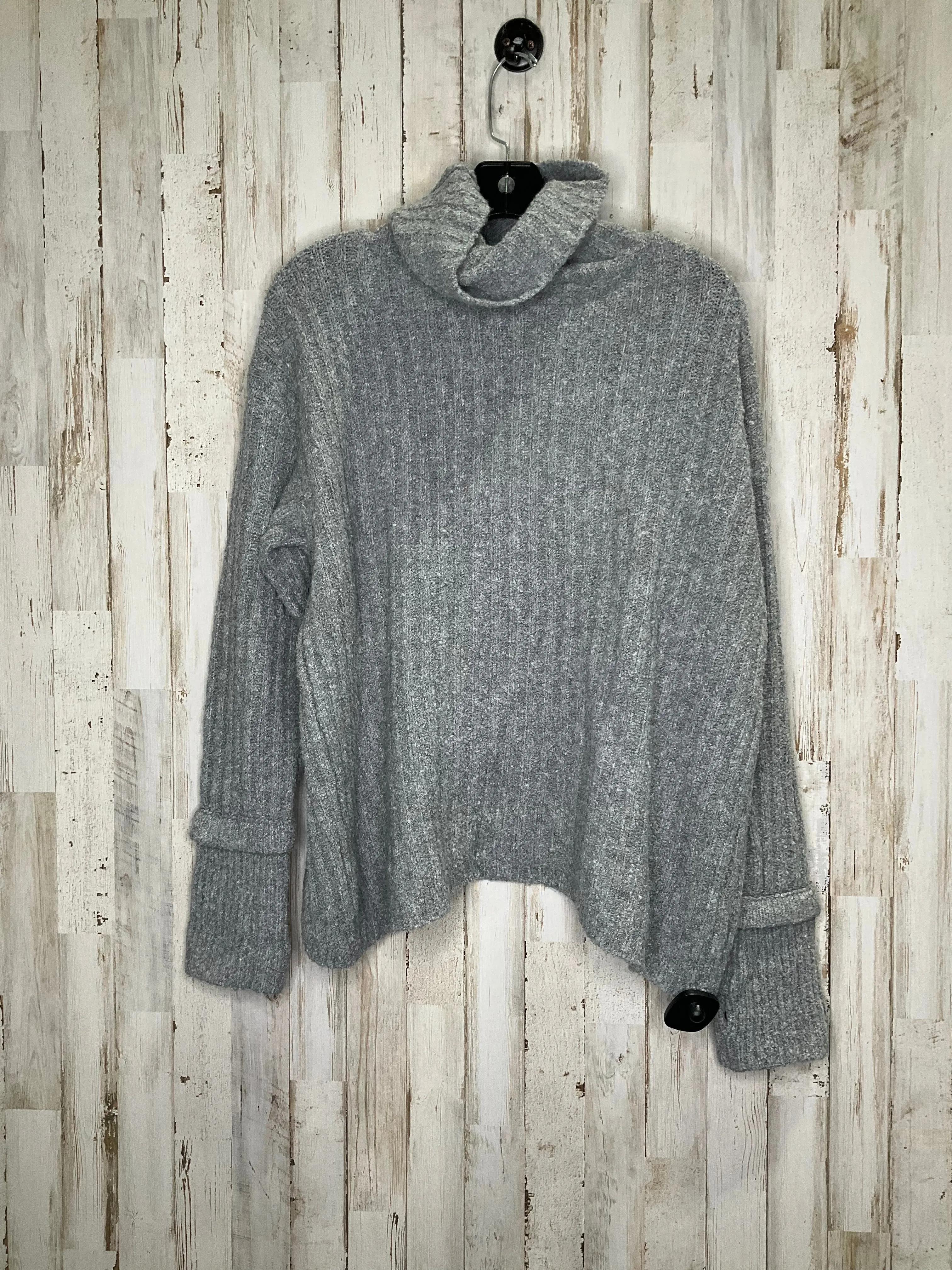 Sweater By Clothes Mentor  Size: M